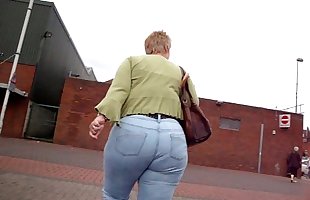 Grande culo nonna jeans