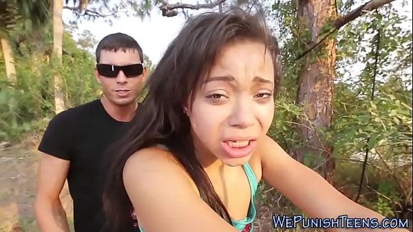 Gefesselter Teenager aus Ebenholz wird gefickt