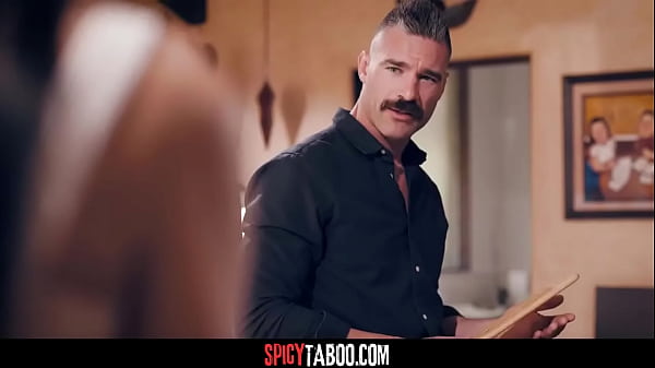 Padrastro pervertido se folla duro a su hijastra