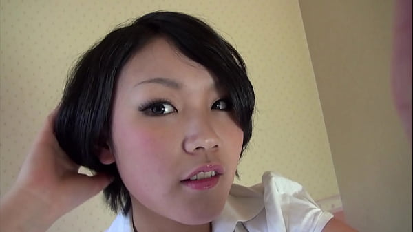 La linda J-Teen Sari obtiene su coño peludo usado por su padrastro